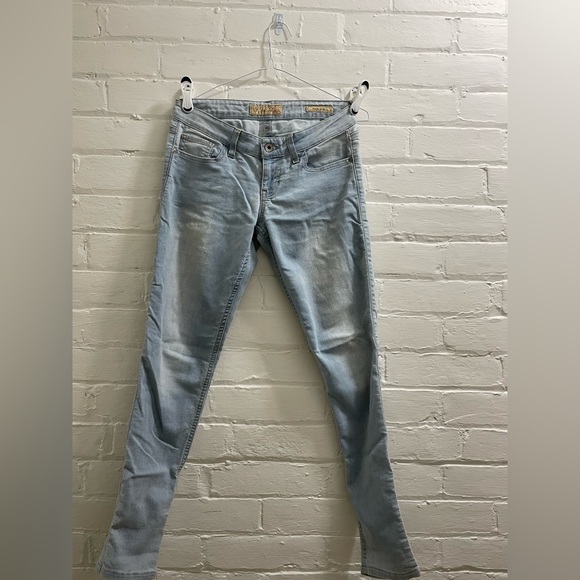 Low-Rise Guess Jeans - Picture 5 of 8